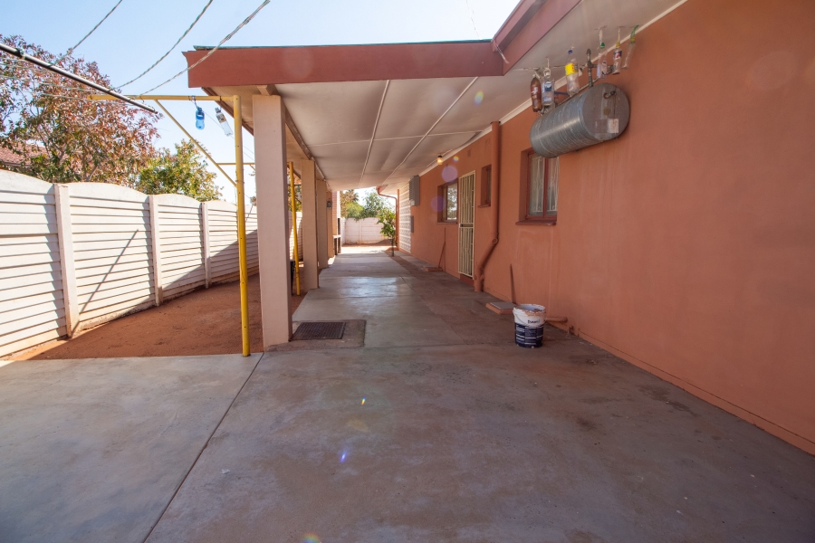 3 Bedroom Property for Sale in Lemoendraai Northern Cape